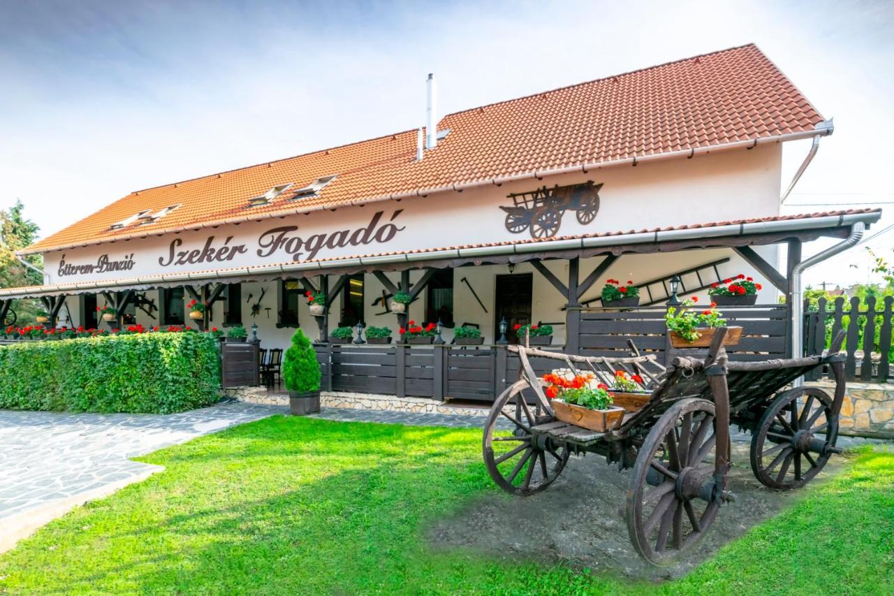 Szekér Fogadó Acomodação com café da manhã Bátonyterenye Exterior foto